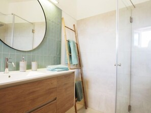 Shower, hair dryer, towels - Breathtaking ocean views in Praia da Luz (Praia da Luz, Lagos)