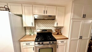 Unclassified image, 2 of 12, button - Quiet , 5 minutes to Tri-City Hospital,fast WiFi, blackout curtains, fenced yard (Vista)