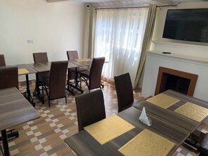 Dining - Maya's Guest House (Nyeri)