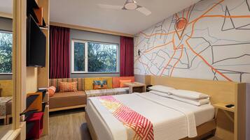 Desk, laptop workspace, iron/ironing board, free WiFi