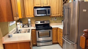 Coffee/tea maker, fridge, microwave, oven