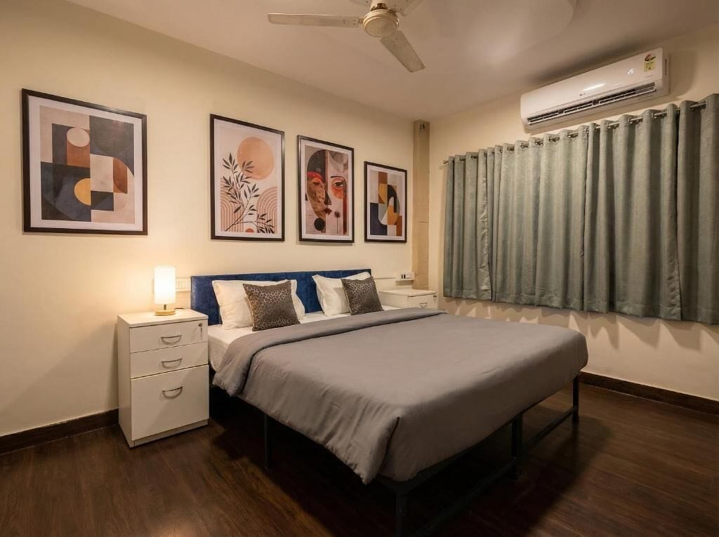 Habitación Deluxe doble, vistas a la ciudad | Escritorio y espacio para trabajar con un portátil