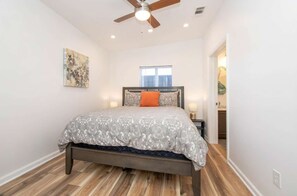 3 bedrooms, iron/ironing board, WiFi, bed sheets - Sunset Views Desert Getaway Near Joshua Tree (Joshua Tree)
