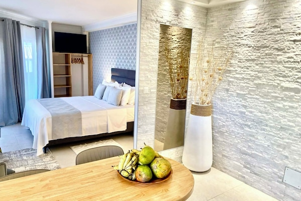 1 camera, Wi-Fi gratuito, lenzuola