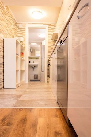 Fridge, microwave, oven, stovetop - Holiday flat with terrace (Malinska)
