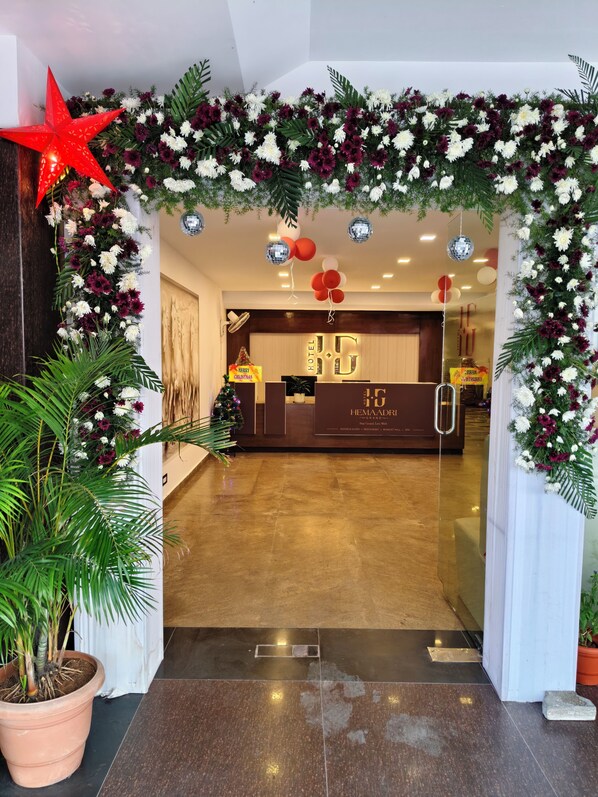 Lobby - Hotel Hemaadri Grand (Hyderabad)
