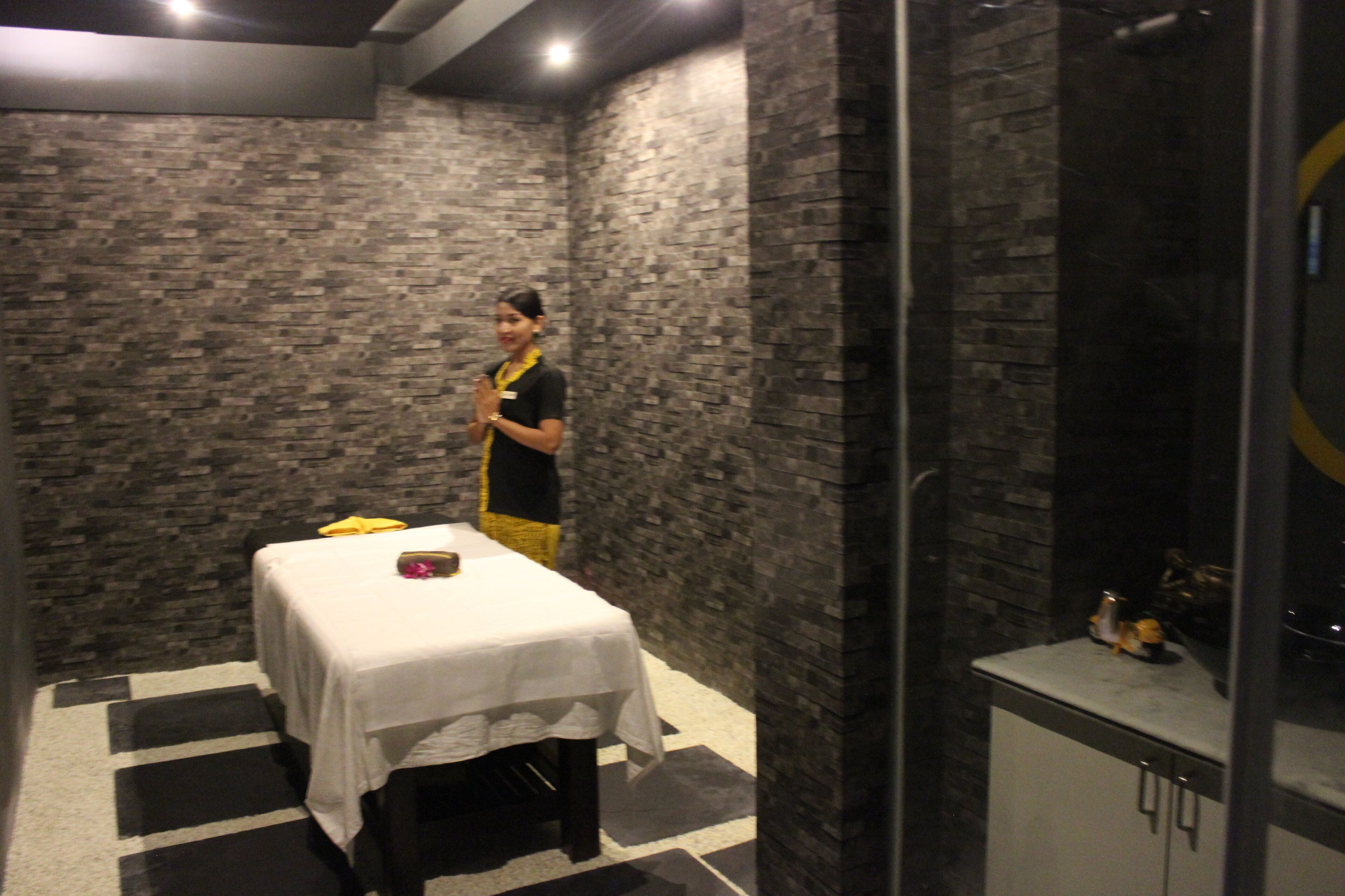 Deep-tissue massages, Swedish massages, Thai massages