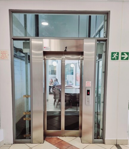 Cape Town Strand - Beachfront Apartment - Ideal for Couples & Singles