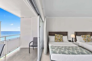 1 bedroom, iron/ironing board, free WiFi, bed sheets - @ Marbella Lane – Ocean Breeze Lagoon front Stay (Honolulu)