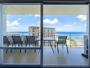 Interior - @ Marbella Lane – Oceanview Horizon Escape Studio (Honolulu)