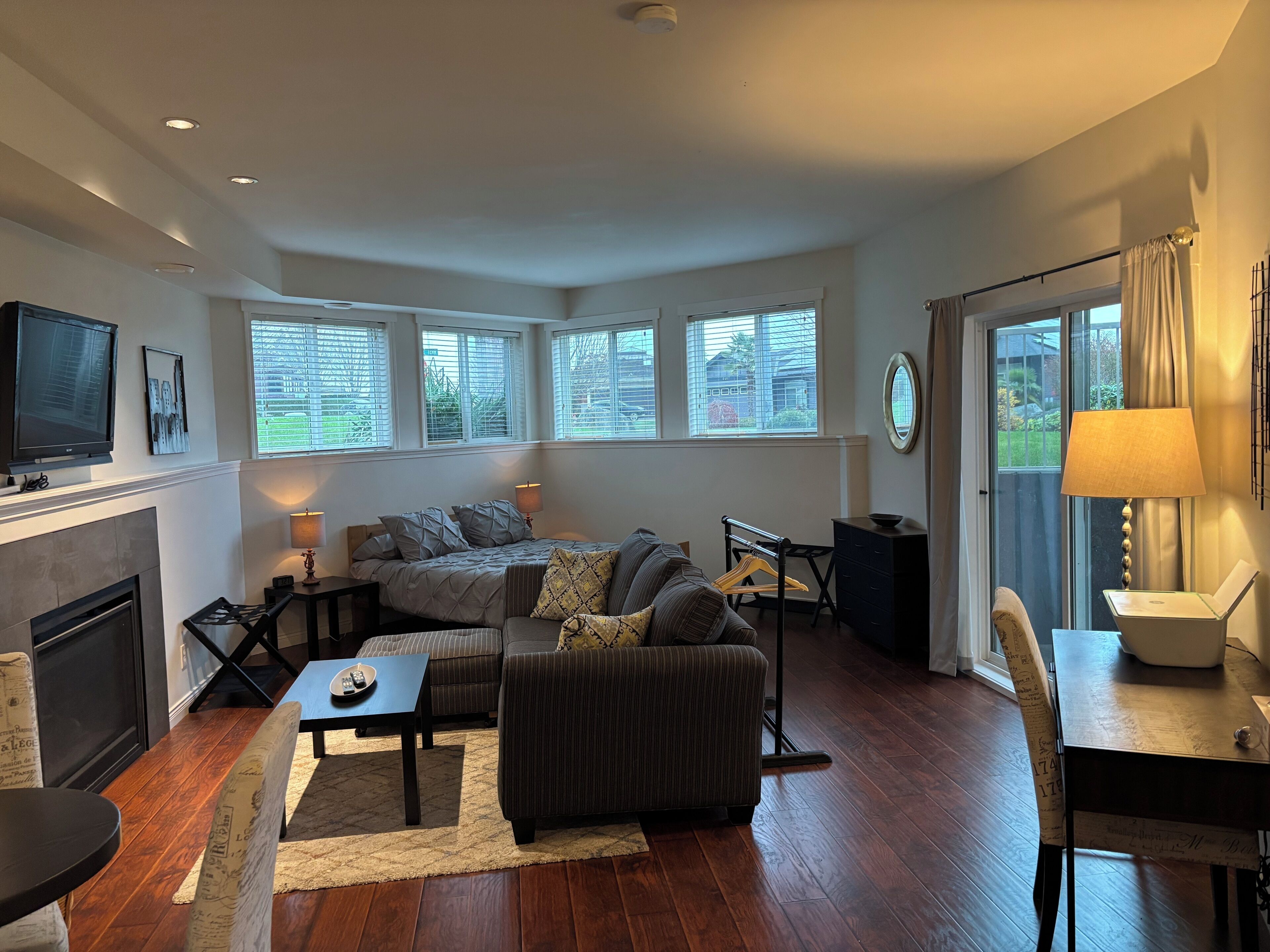 TV, fireplace, printers