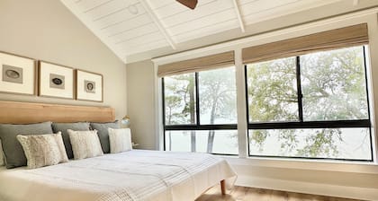 Bay-front Condo near Gulf - Elegant and Private Stay - Penthouse with Elevator