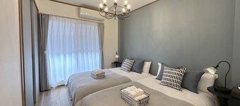 3 minutes walk to the nearest station, 3 showers, 5 minutes to Namba, 30 minutes to USJ! Large families and groups can spend time together.