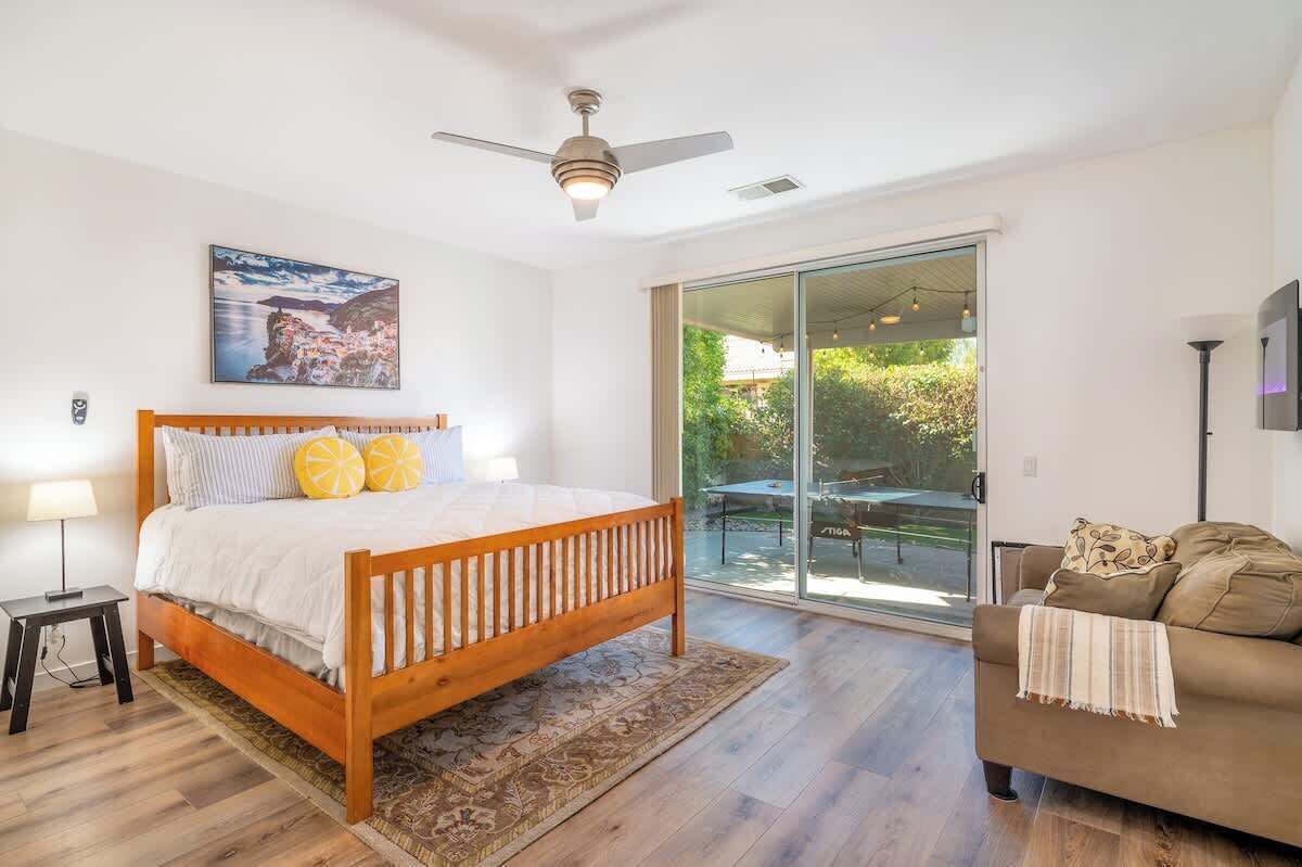 4 bedrooms, iron/ironing board, WiFi, bed sheets