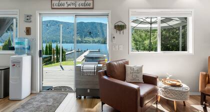 Stylish Escape on Stunning Lake Cavanaugh