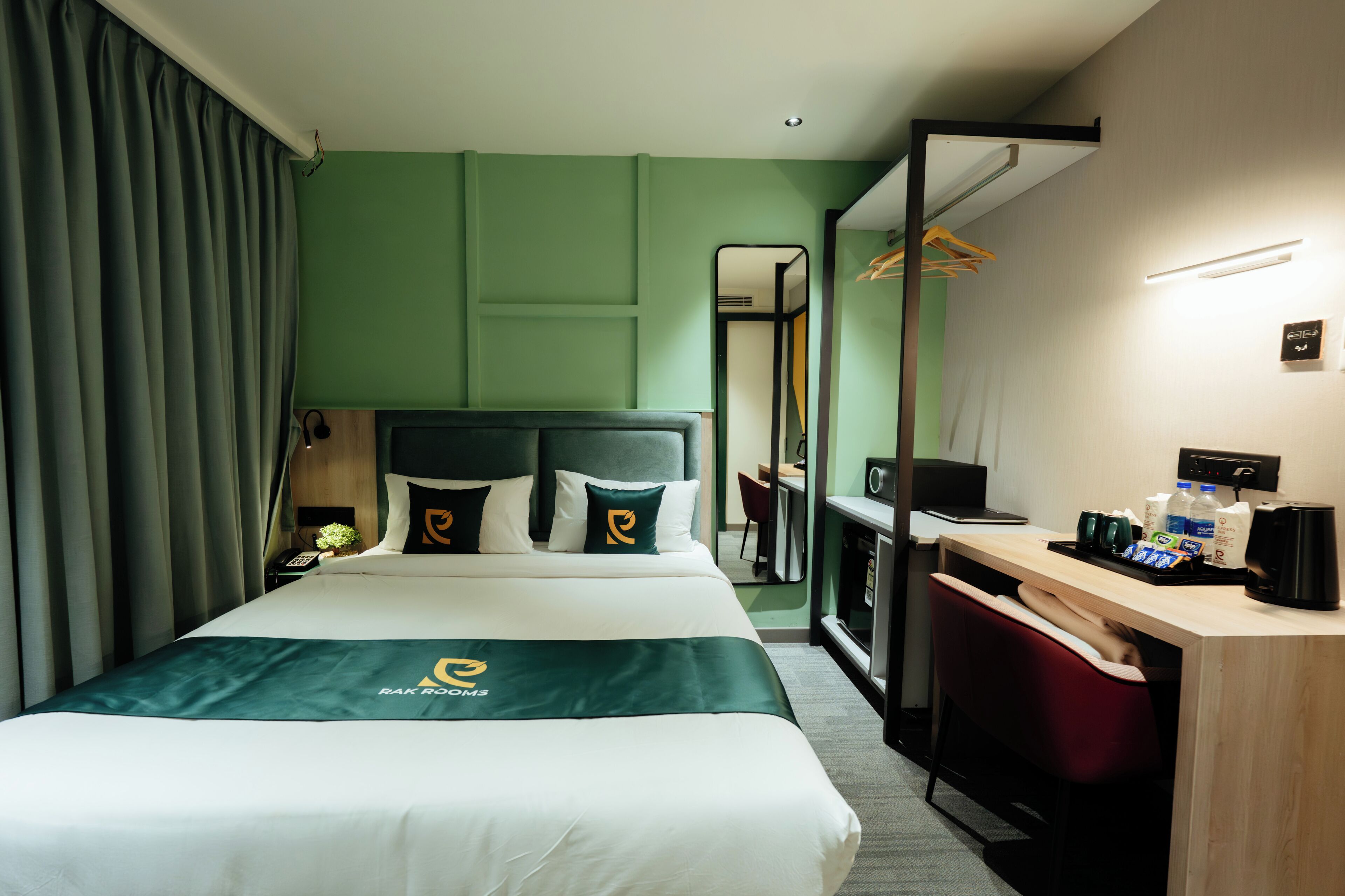 Habitación doble | Caja fuerte, escritorio, espacio para trabajar con un portátil