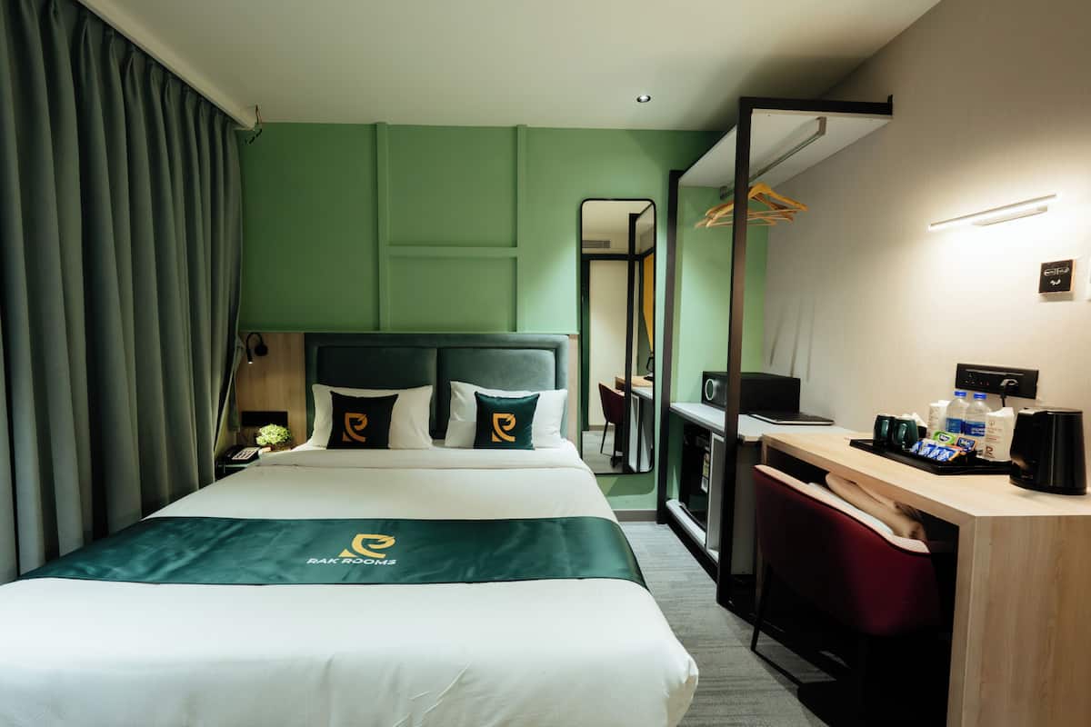 Habitación doble | Caja fuerte, escritorio, espacio para trabajar con un portátil