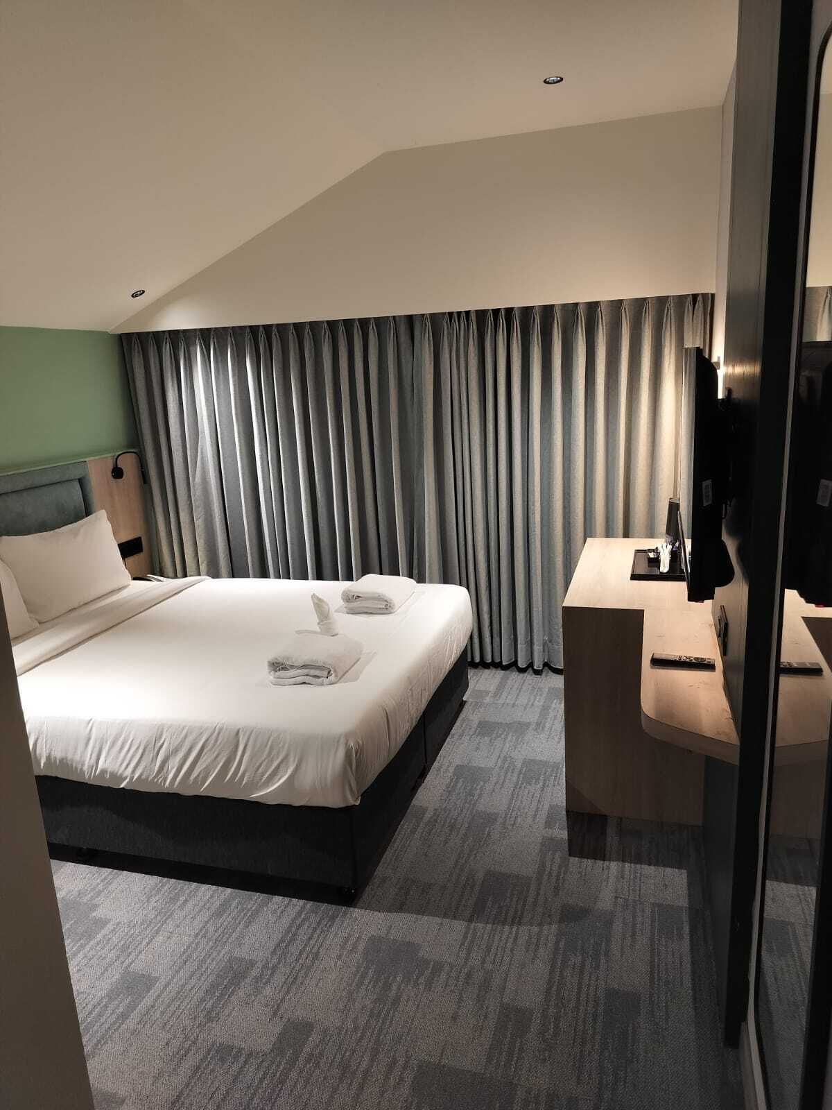 Executive-Doppelzimmer | Zimmersafe, Schreibtisch, laptopgeeigneter Arbeitsplatz