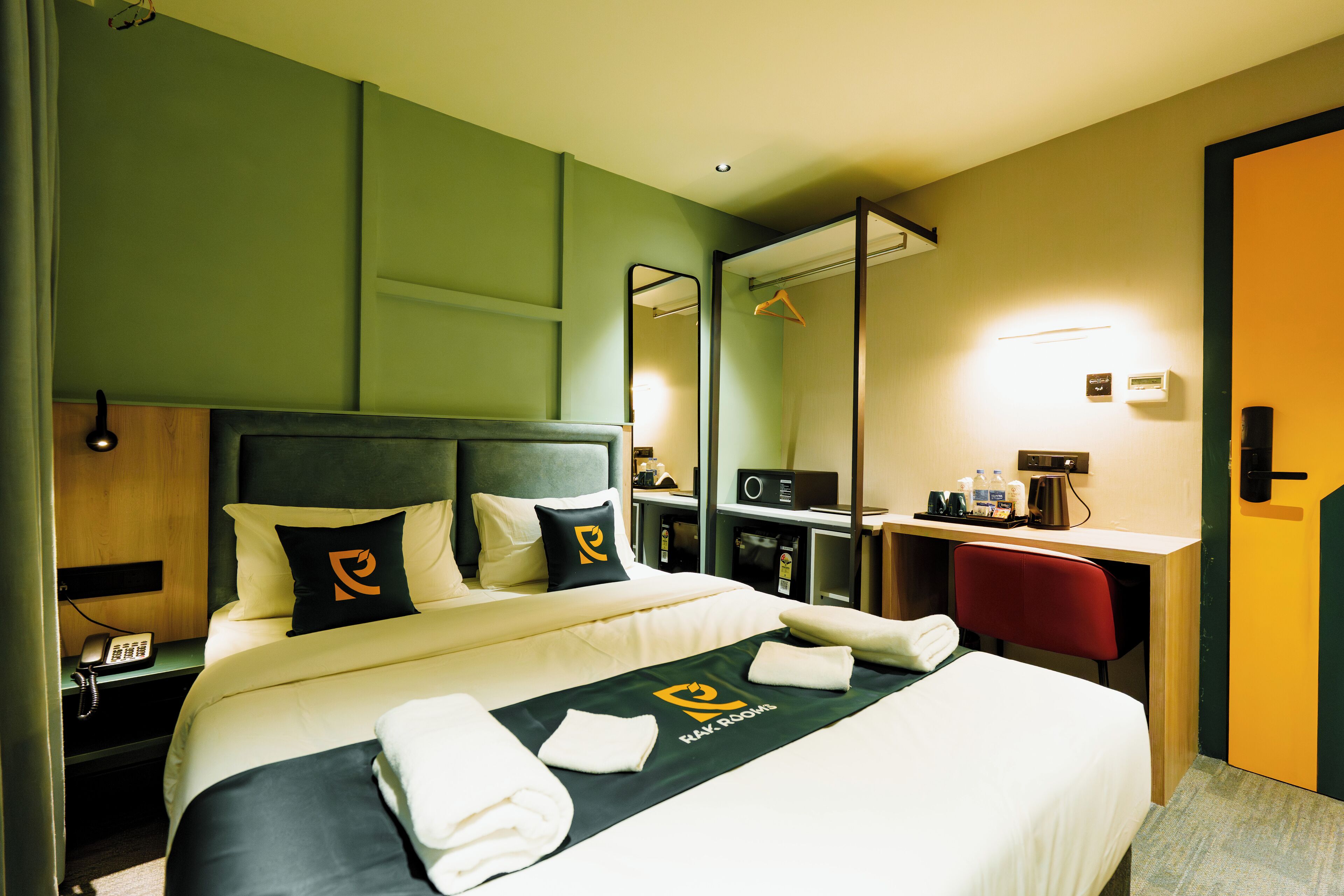 Executive Double Room | In-room safe, desk, laptop workspace, blackout curtains