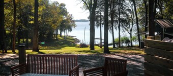 Gorgeous 1-bedroom guest apartment with boat dock only 20 minutes to Nashville!