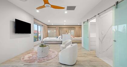 Striking Luxury Home with Garden & BBQ