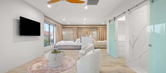 Striking Luxury Home with Garden & BBQ