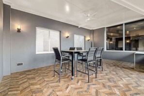 Dining - Striking Luxury Home with Garden & BBQ (Margate)