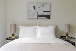 Iron/ironing board, WiFi, bed sheets - Blueground | West Bellevue, view, nr Lake Washington (Bellevue)
