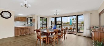 4B Canal-Style Living – Newport