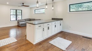 Interior - 2 Mi to Lake Tomahawk Park! Quiet Escape w/ Deck (Black Mountain)