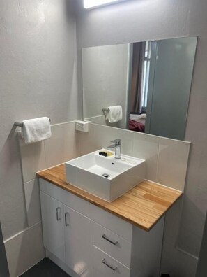 Hair dryer, towels - Dawson Motel (Lismore)