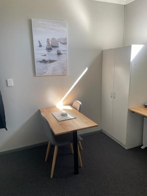 Studio, Courtyard View | Dining - Dawson Motel (Lismore)