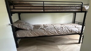 32 ห้องนอน, ผ้าปูที่นอน