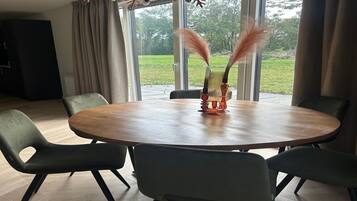 Classic House, 3 Bedrooms | Dining