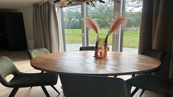 Comfort House, 2 Bedrooms | Dining