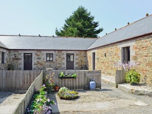 Exterior - Little Content Farm Cottage (Gunwalloe, near Helston)