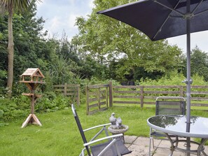 Outdoor dining - 1 bedroom accommodation in Rollesby (Rollesby)