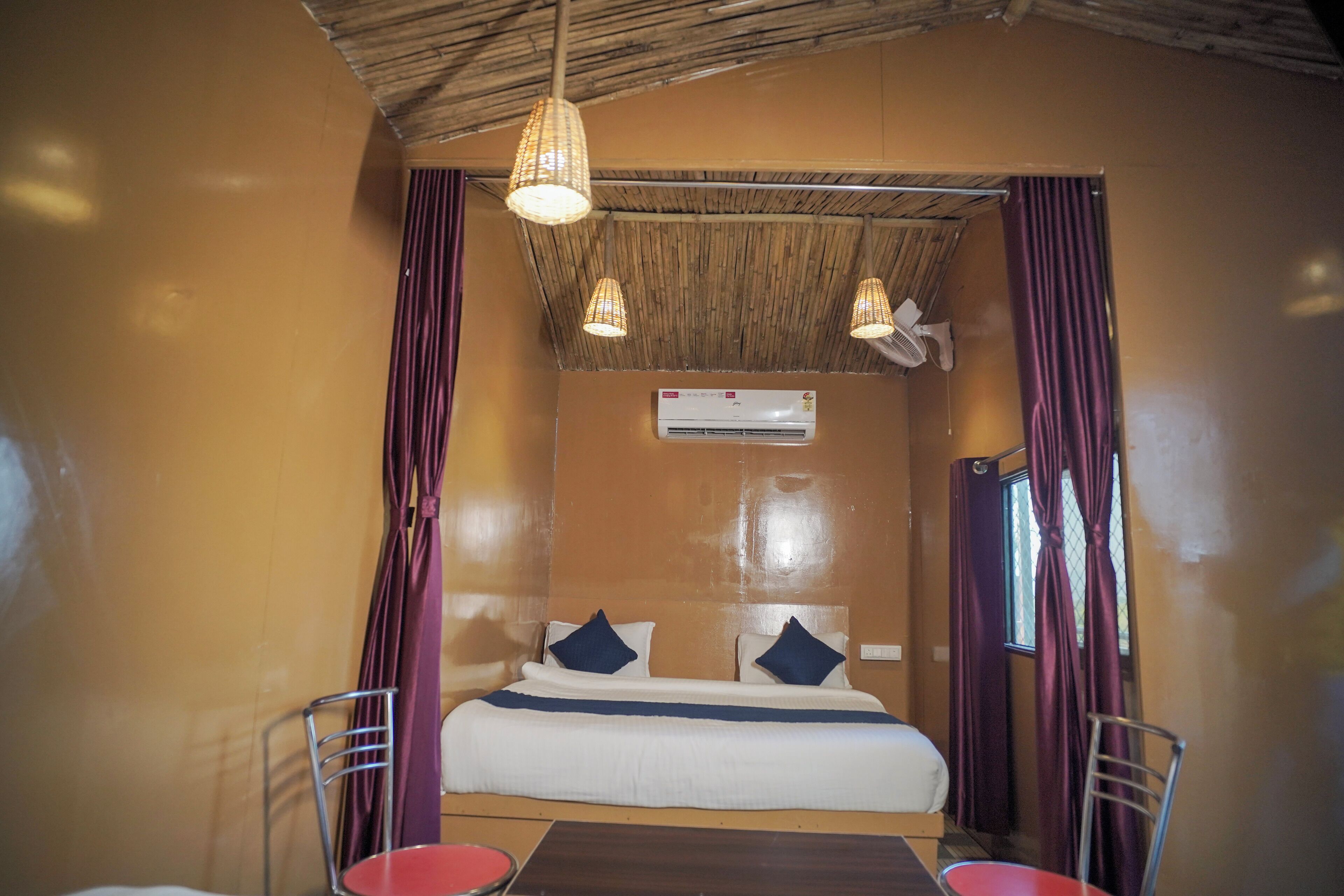 Family Room, 2 Double Beds, Mountain View | Desk, laptop workspace, free WiFi