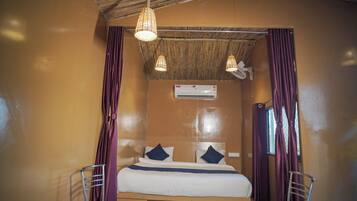 Family Room, 2 Double Beds, Mountain View | Desk, laptop workspace, free WiFi