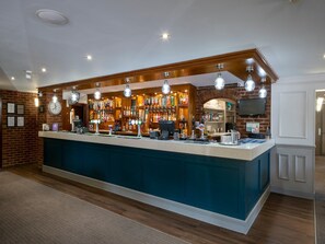 Apartment | Bar (on property) - Standard Double Room (Mold)