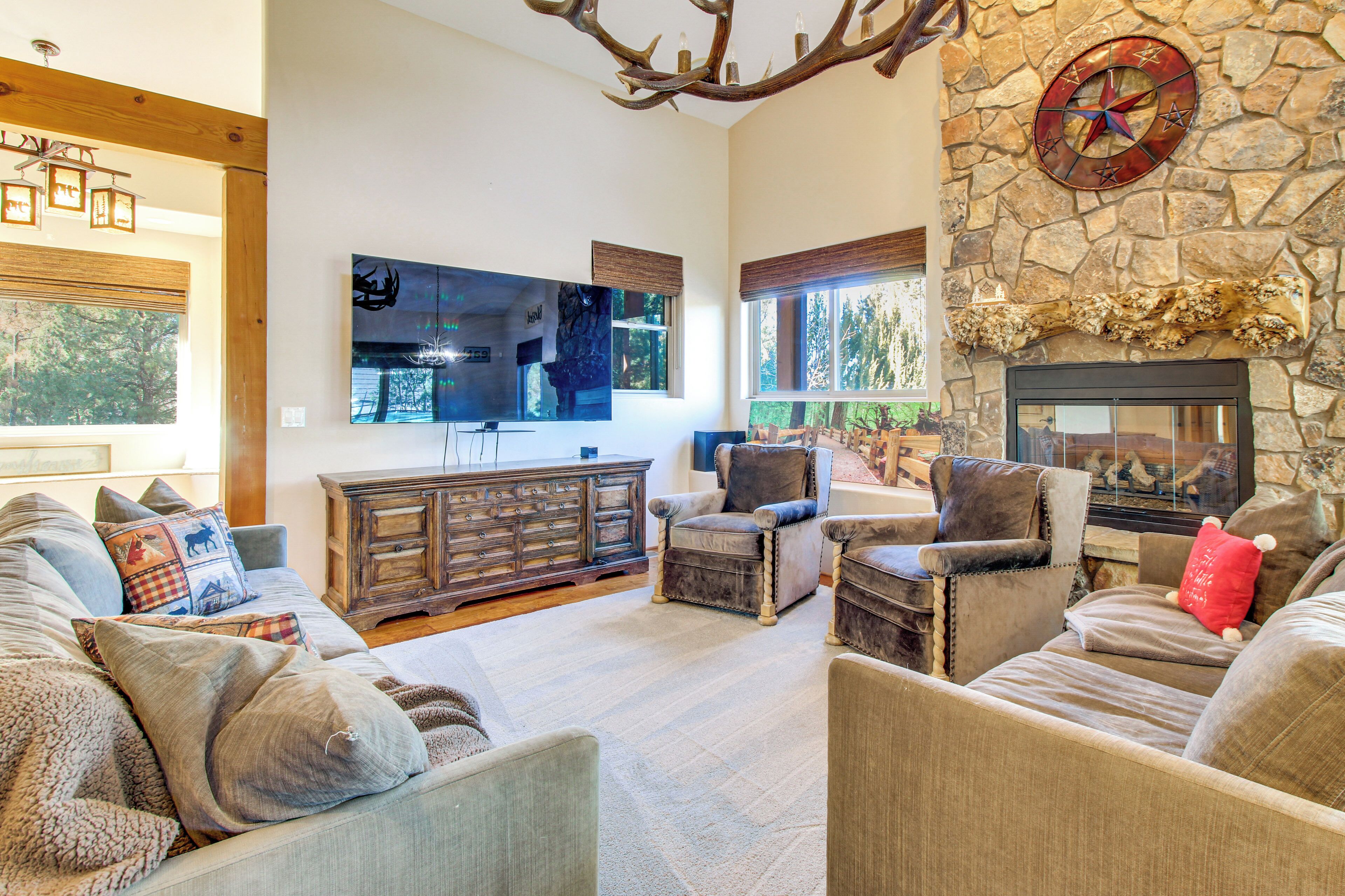 TV, fireplace, stereo