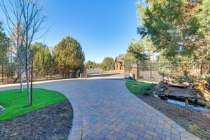 Property grounds - Mtn Estate w/ Massive Indoor Spa (Show Low)