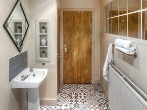 Towels - 2 bedroom accommodation in West Kilbride (West Kilbride)