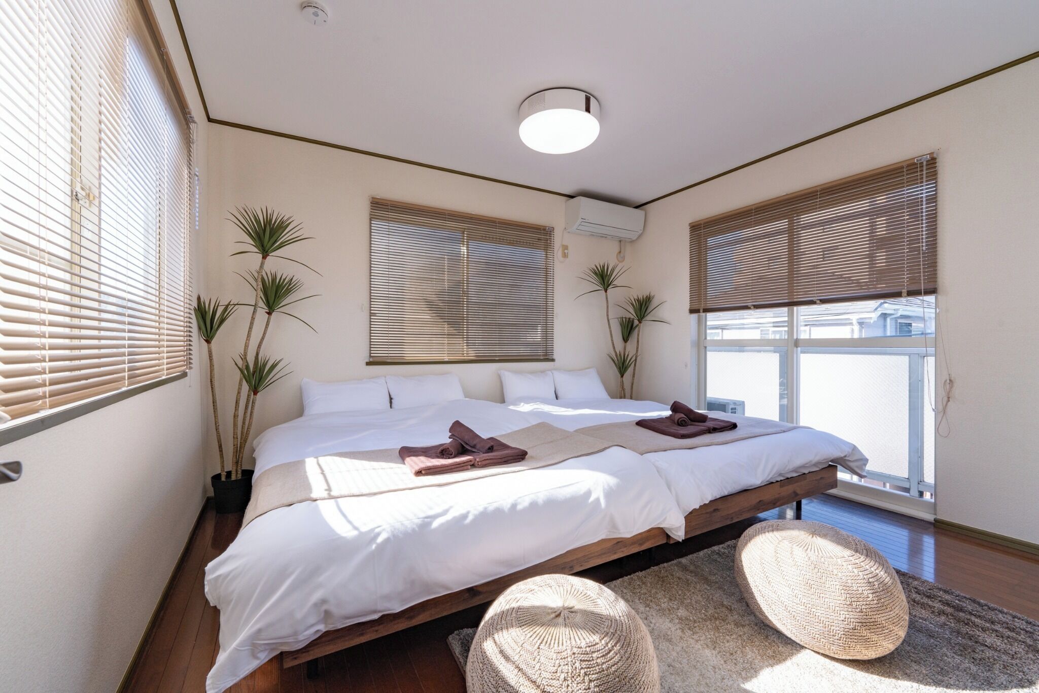 アイロン / アイロン台、WiFi (無料)、ベッドシーツ