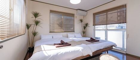 Iron/ironing board, free WiFi, bed sheets