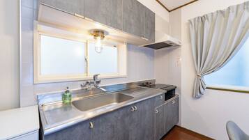 Fridge, microwave, stovetop, cookware/dishes/utensils