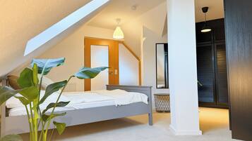 2 bedrooms, desk, travel cot, free WiFi