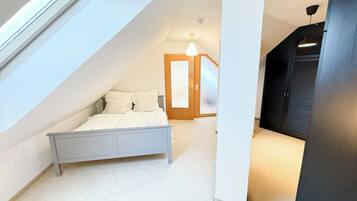 2 camere, culla da viaggio, Wi-Fi gratuito, lenzuola