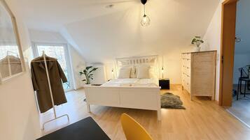 2 bedrooms, travel crib, free WiFi, bed sheets