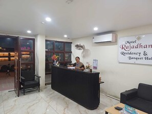 Lobby - Motel Rajadani Residency (Hyderabad)